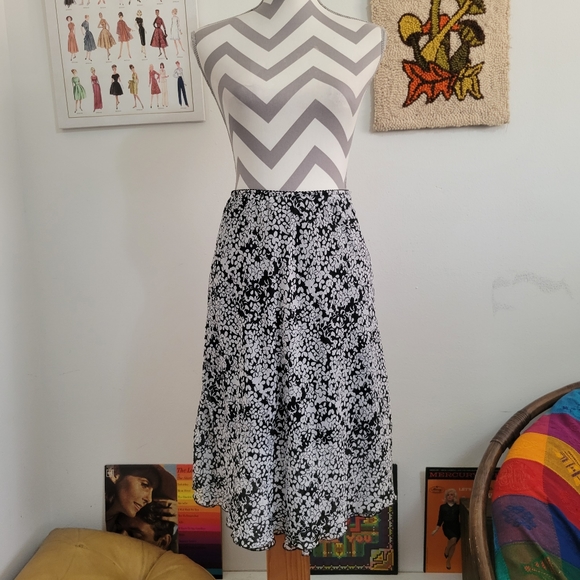 Notations | Y2K Black & White Floral Skirt - Picture 1 of 7